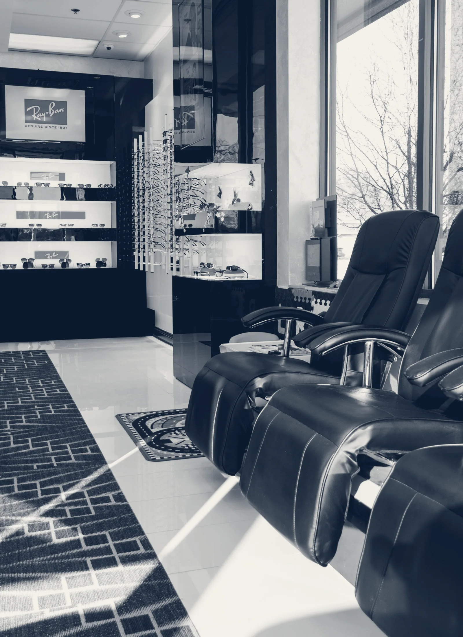 Des Plaines Eye Care Center — Des Plaines, Illinois