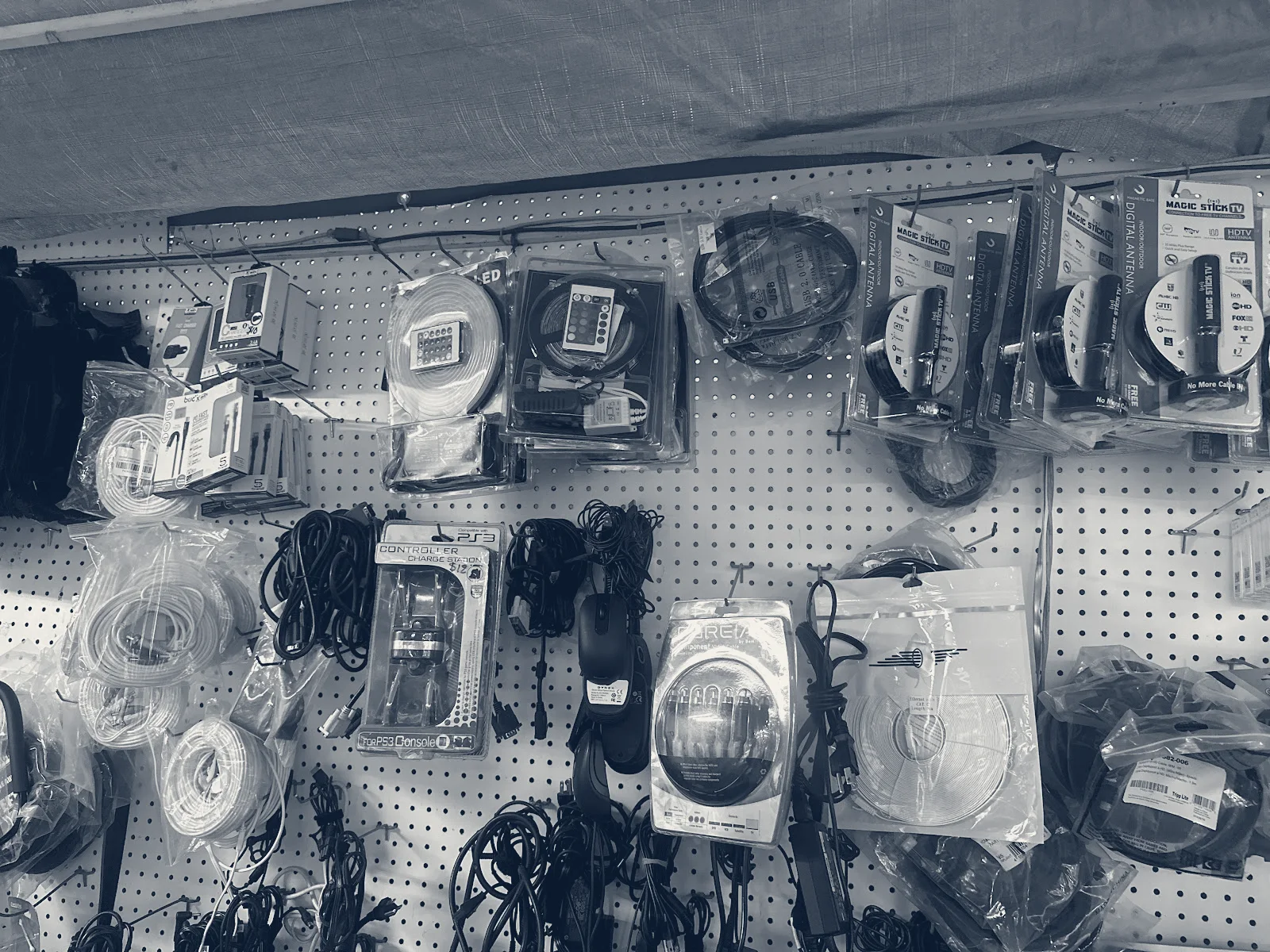 GARI CELL PHONE REPAIR AND COMPUTERS GAME CONSOLE REPAIR AND SELL AND BUY E16 FARO PLAZA — Vernon, California
