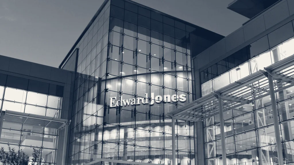 Edward Jones - Financial Advisor: Sarah L Biddle, AAMS® — Los Angeles, California
