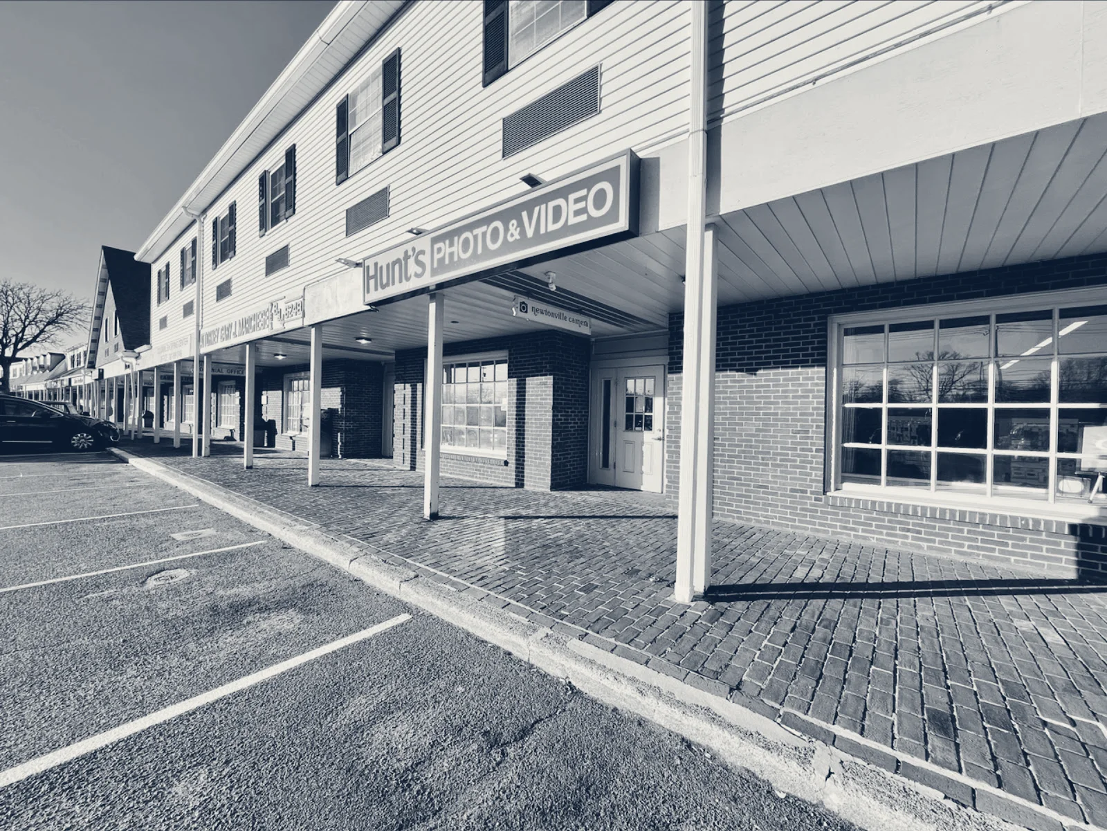 Hunt's Photo & Video — Waltham, Massachusetts