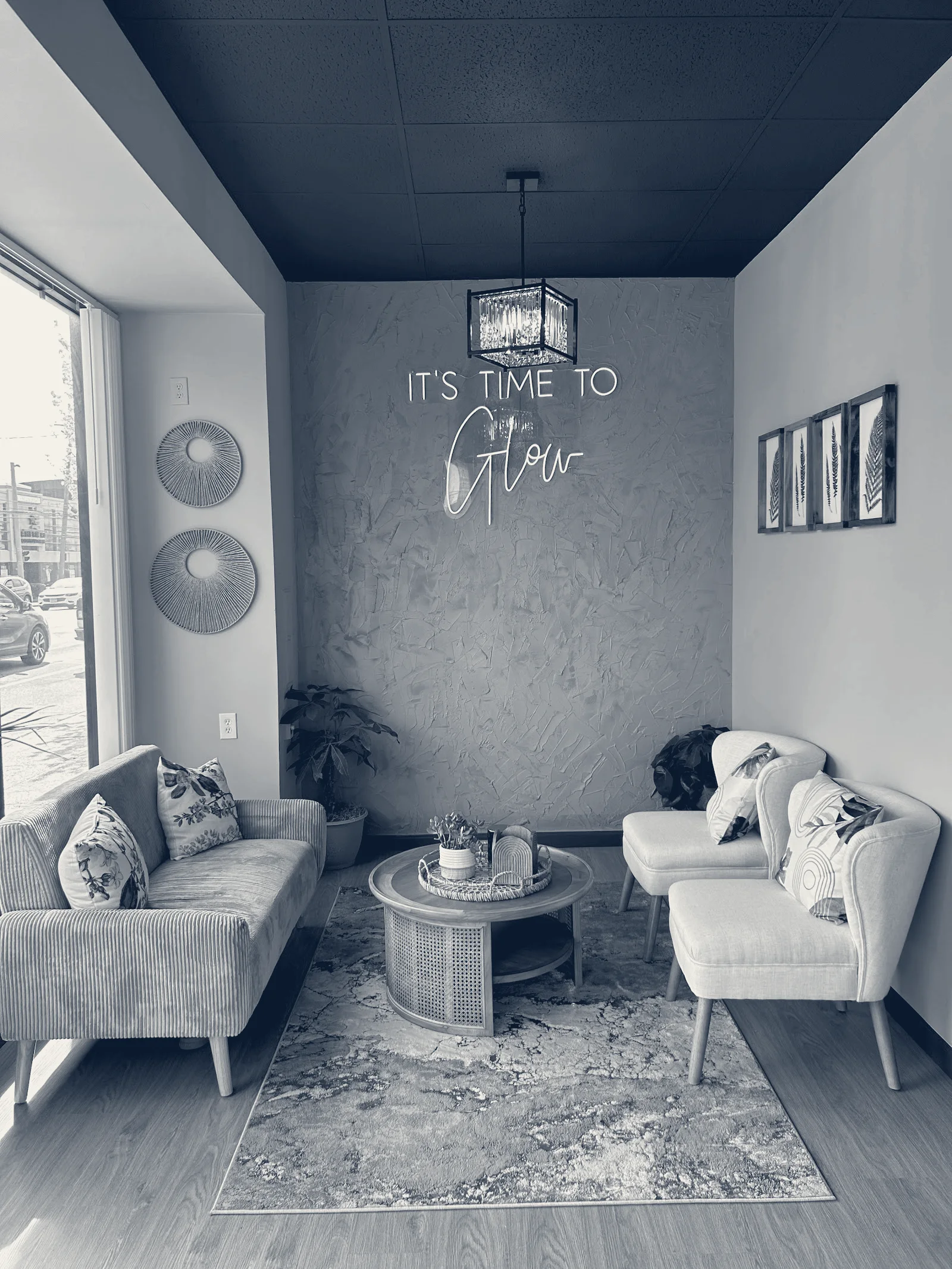 GLOWDOCS — Mineola, New York