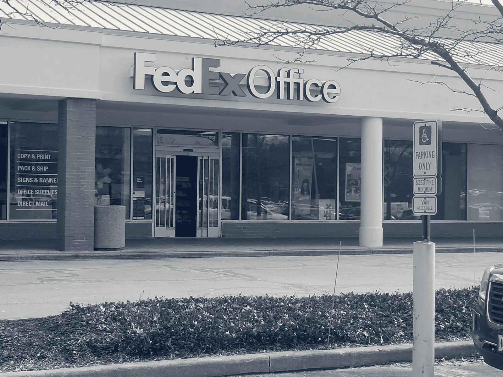 FedEx Office Print & Ship Center, Independence, Ohio