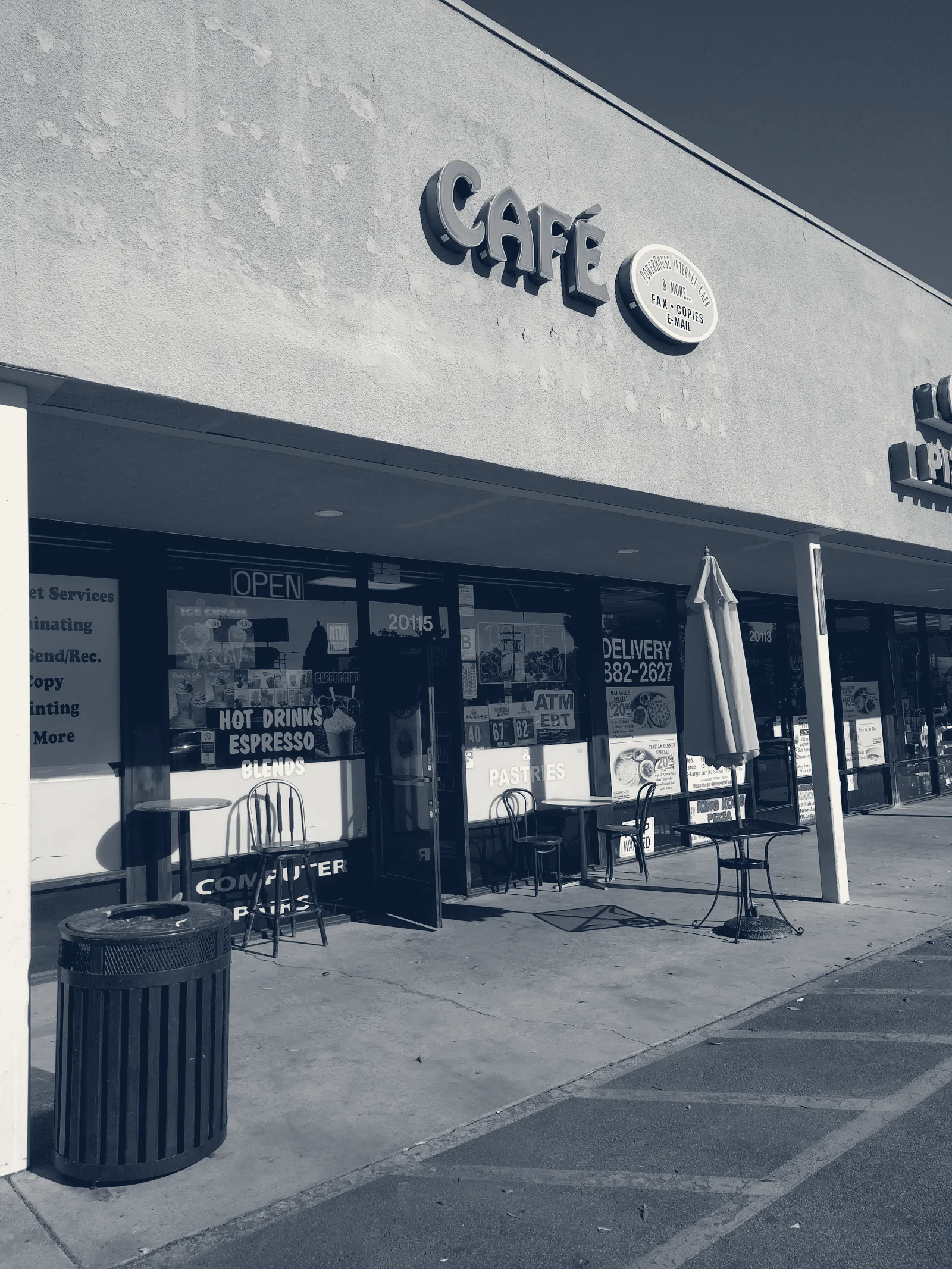 Powerhouse Internet Cafe, Winnetka, California
